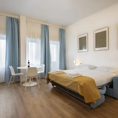 Laru - 8 Minutes From The Duomo *