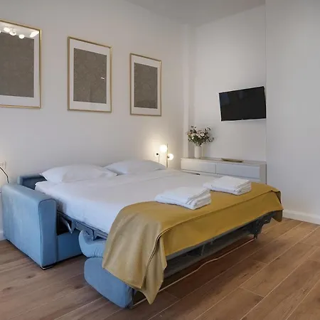 Laru - 8 Minutes From The Duomo Milano
